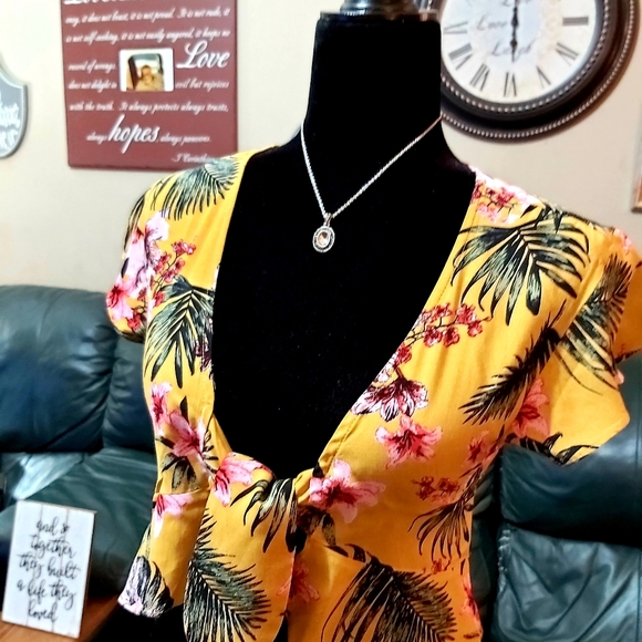 Unionbay Floral Crop Top - Picture 2 of 5